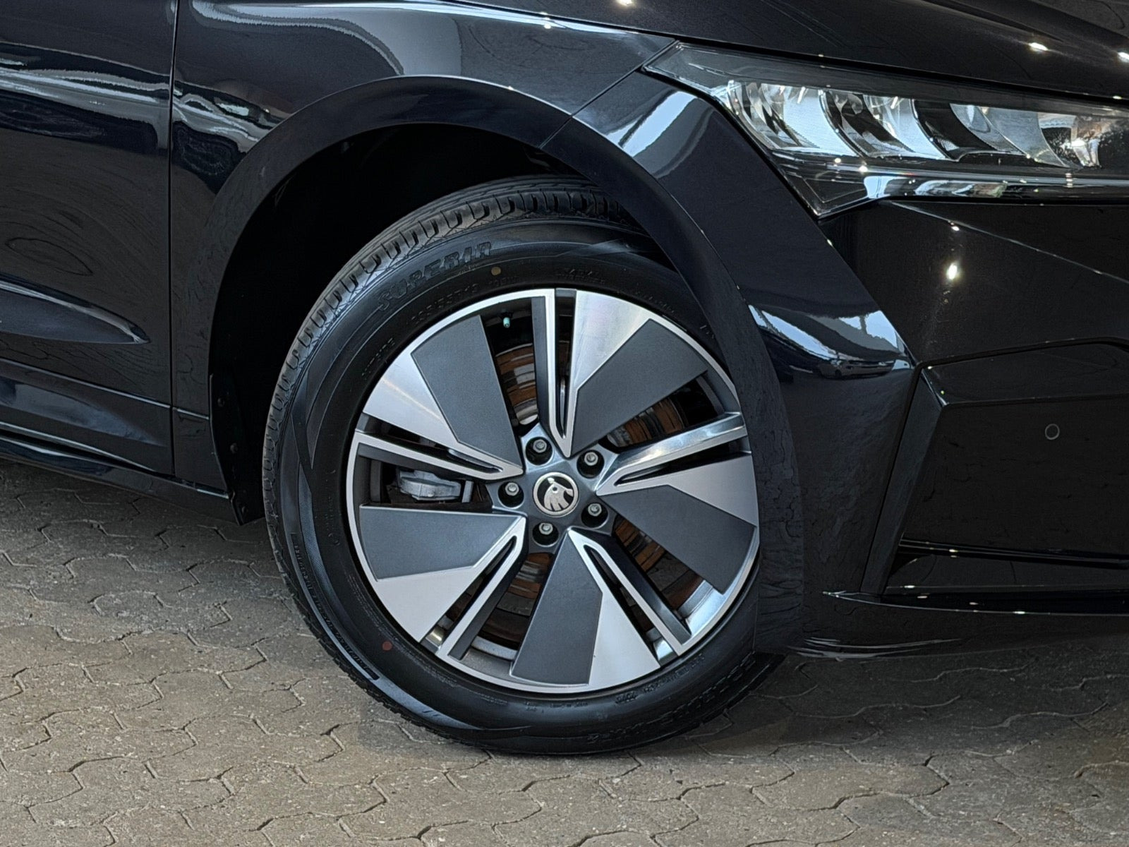 Sort Skoda Enyaq fra 2023