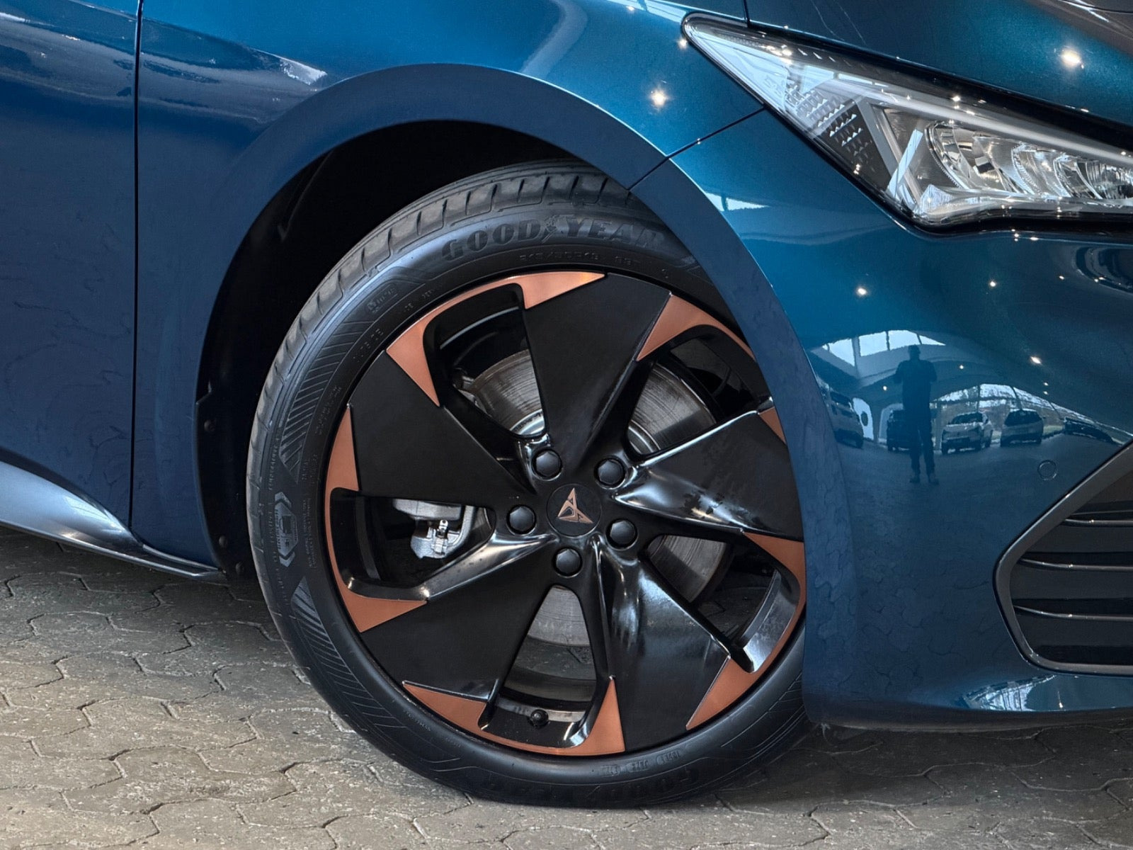 Blå Cupra Born fra 2023