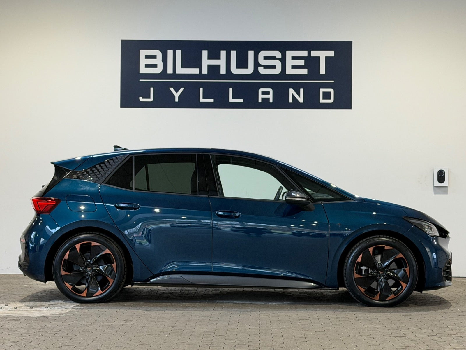 Blå Cupra Born fra 2023