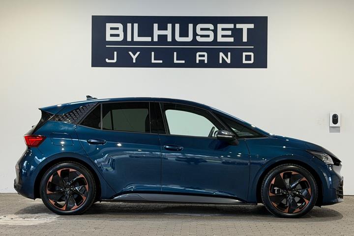 Blå Cupra Born fra 2023