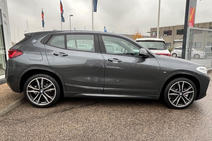 Grå BMW X2 fra 2022