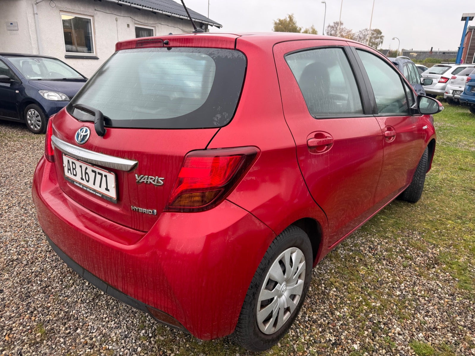 Rød Toyota Yaris fra 2015