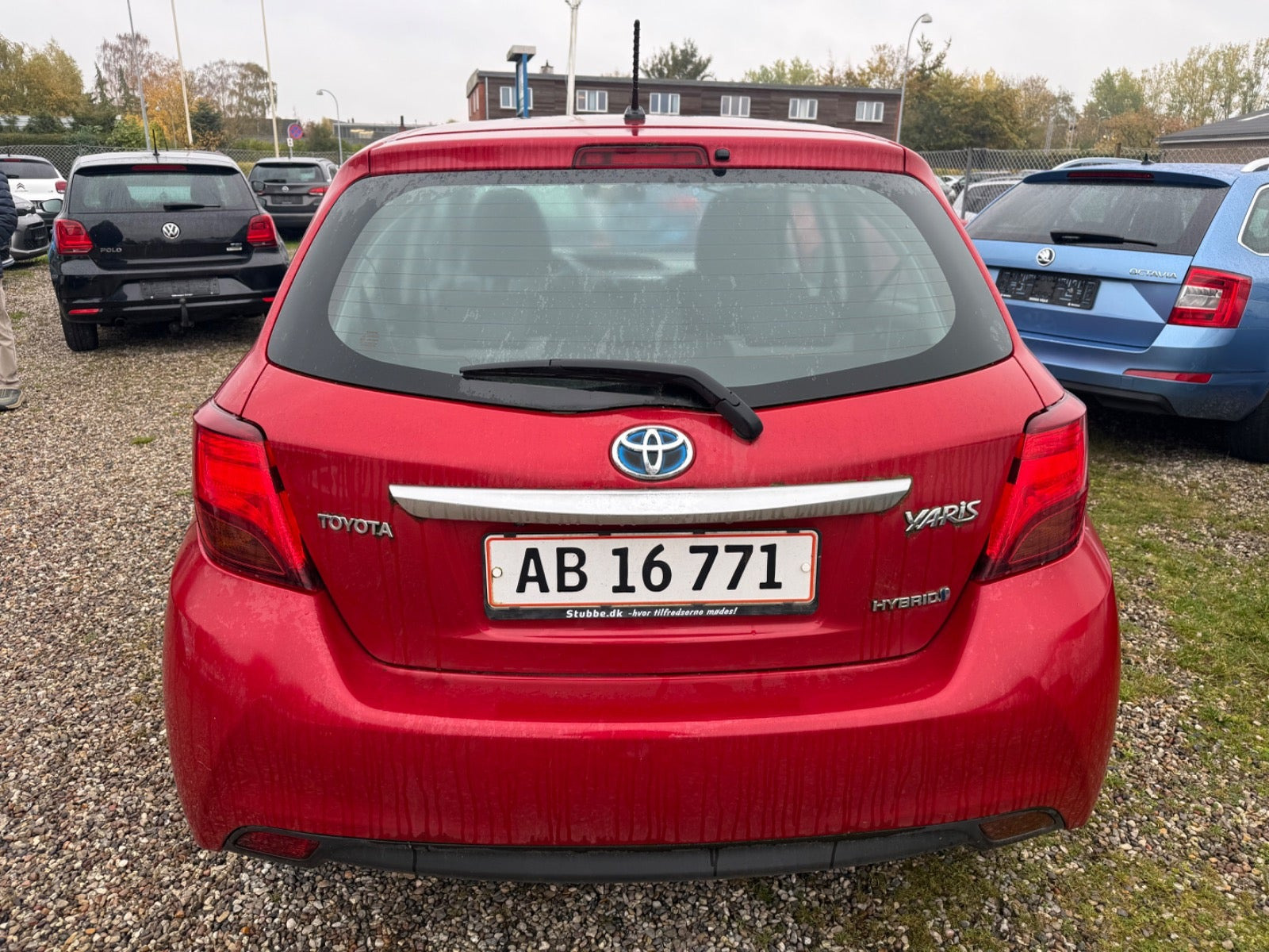 Rød Toyota Yaris fra 2015
