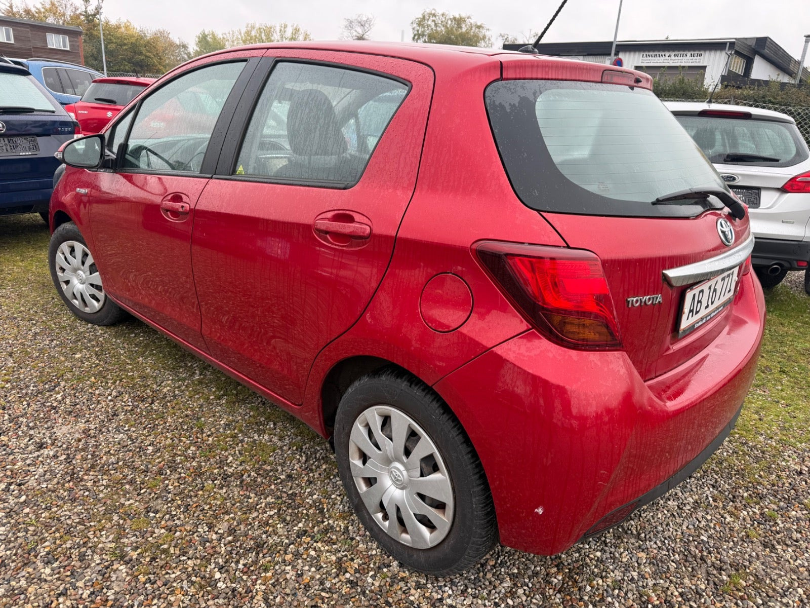 Rød Toyota Yaris fra 2015
