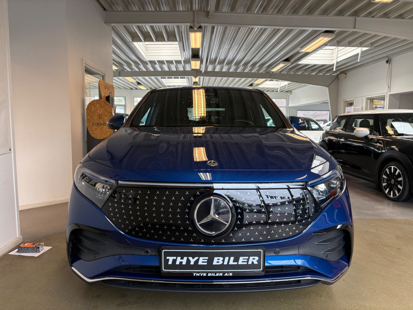 Blå Mercedes EQA250+ fra 2025