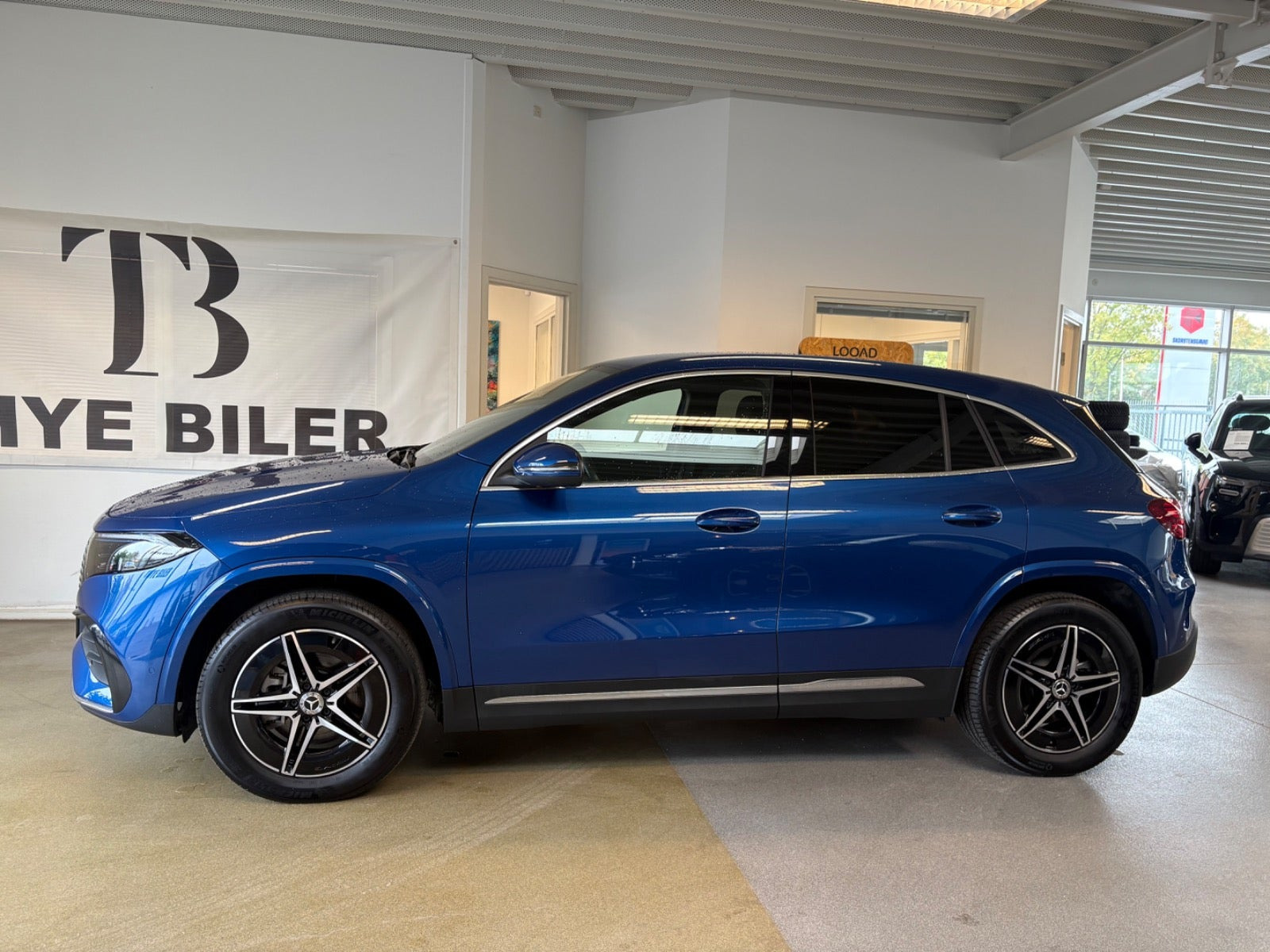 Blå Mercedes EQA250+ fra 2025