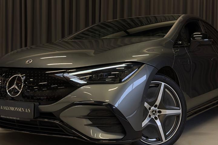 Grå Mercedes EQE350 fra 2023