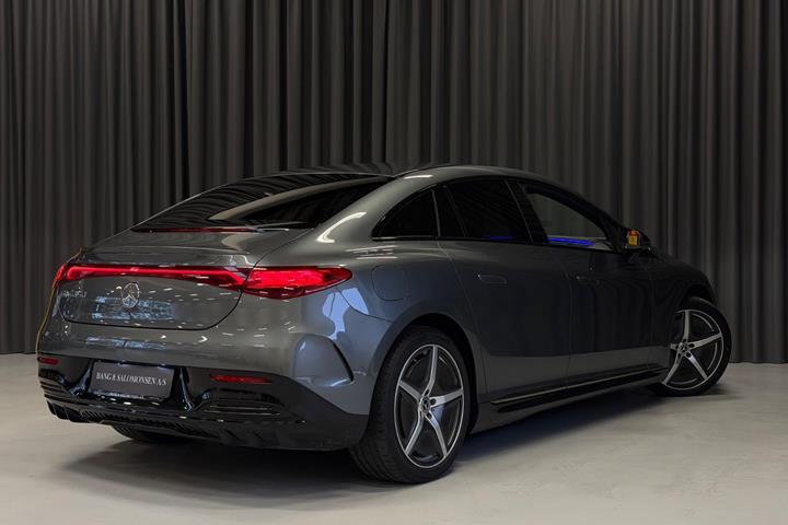 Grå Mercedes EQE350 fra 2023