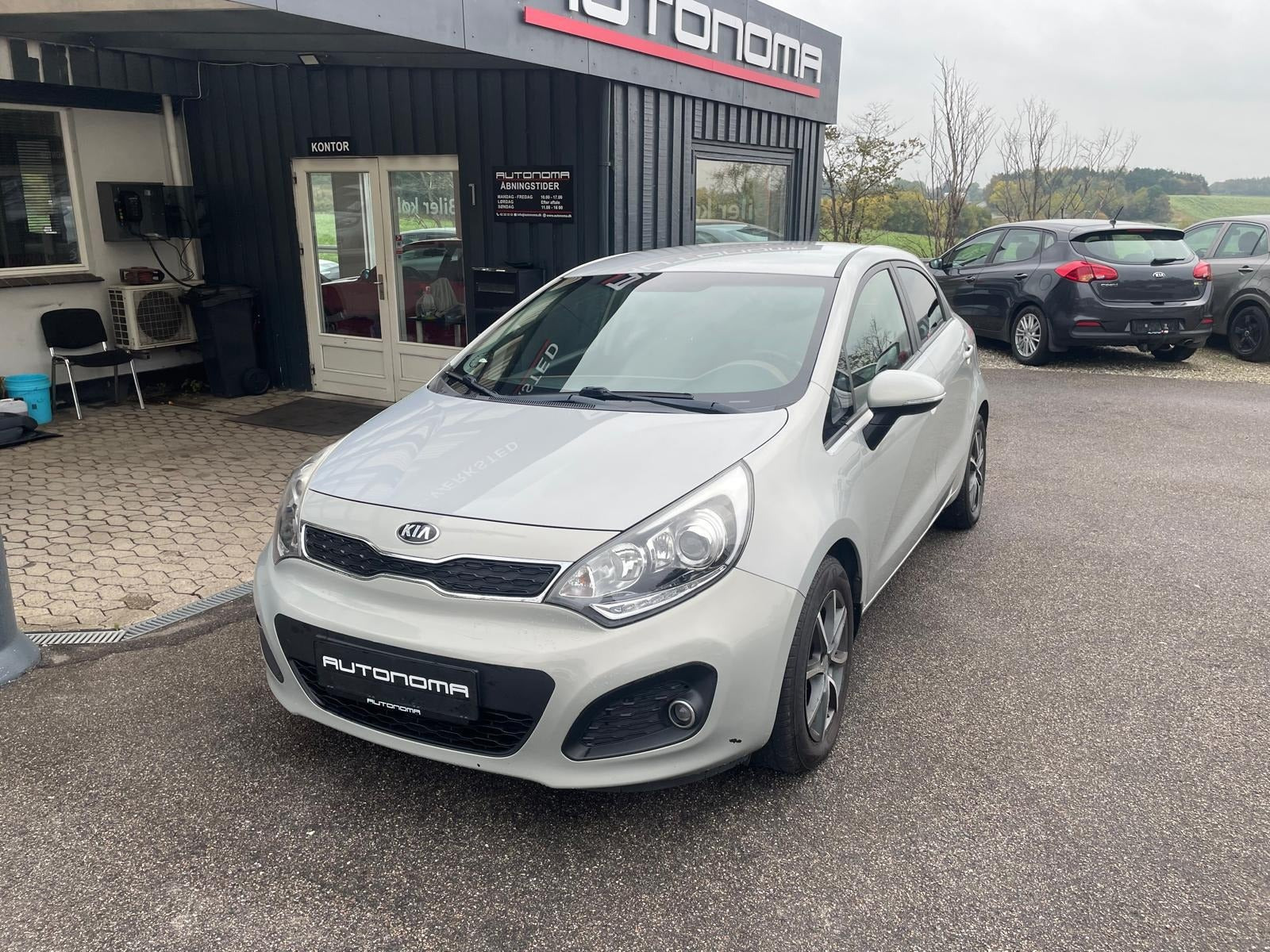 Brun Kia Rio fra 2013