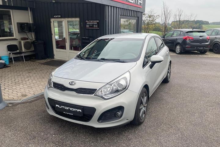Brun Kia Rio fra 2013