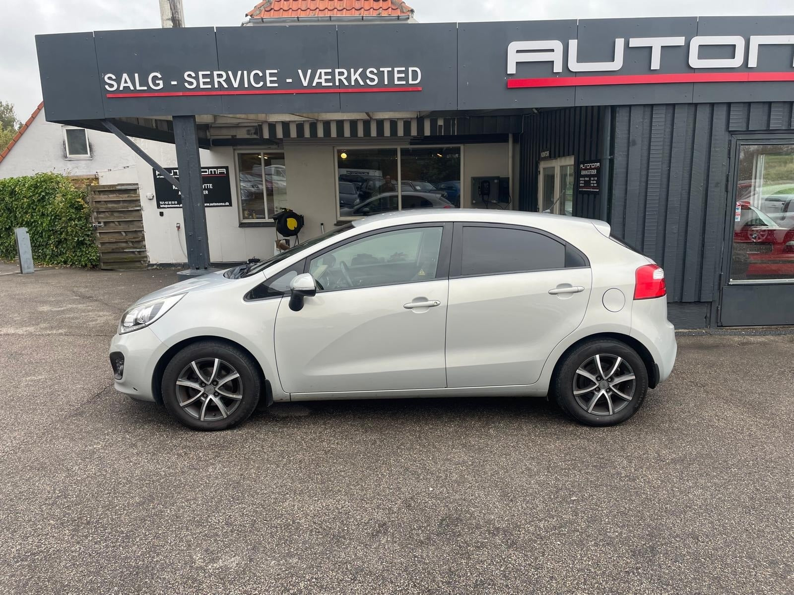 Brun Kia Rio fra 2013