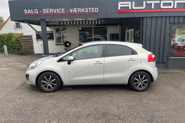 Brun Kia Rio fra 2013
