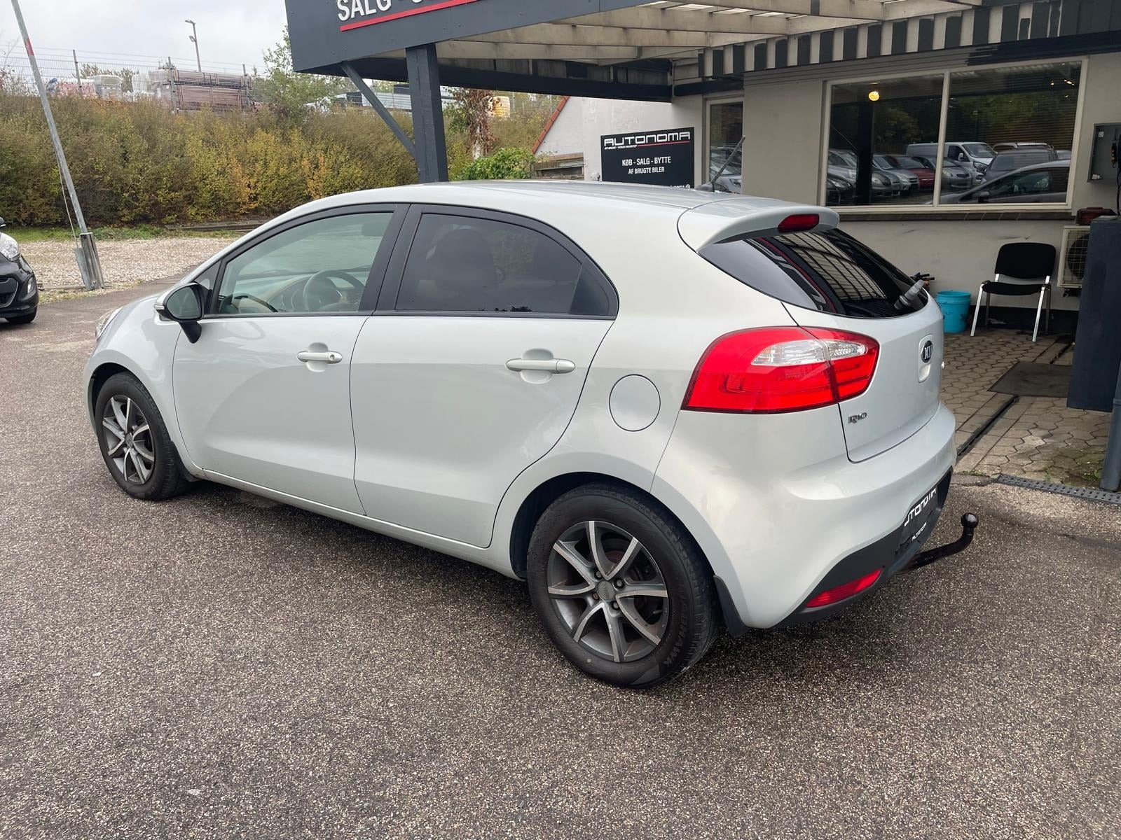 Brun Kia Rio fra 2013
