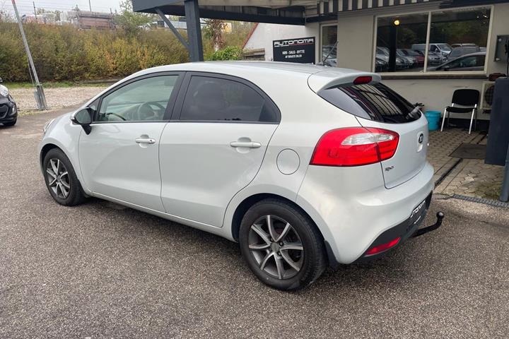 Brun Kia Rio fra 2013