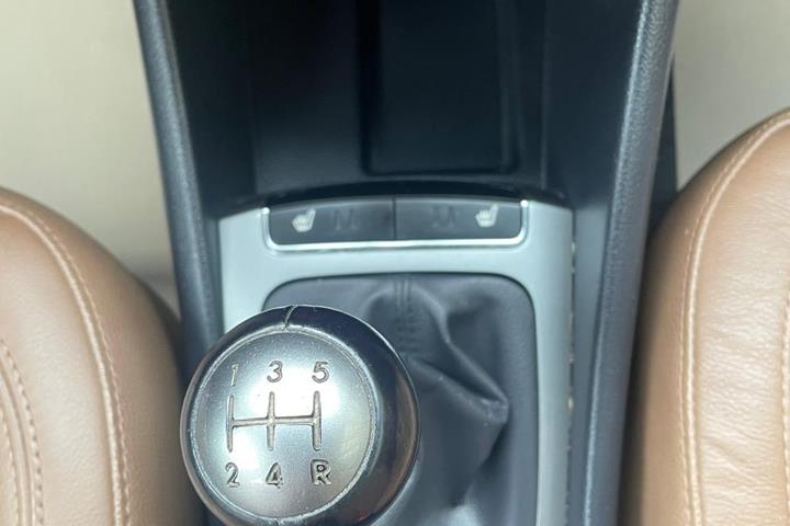 Brun Kia Rio fra 2013