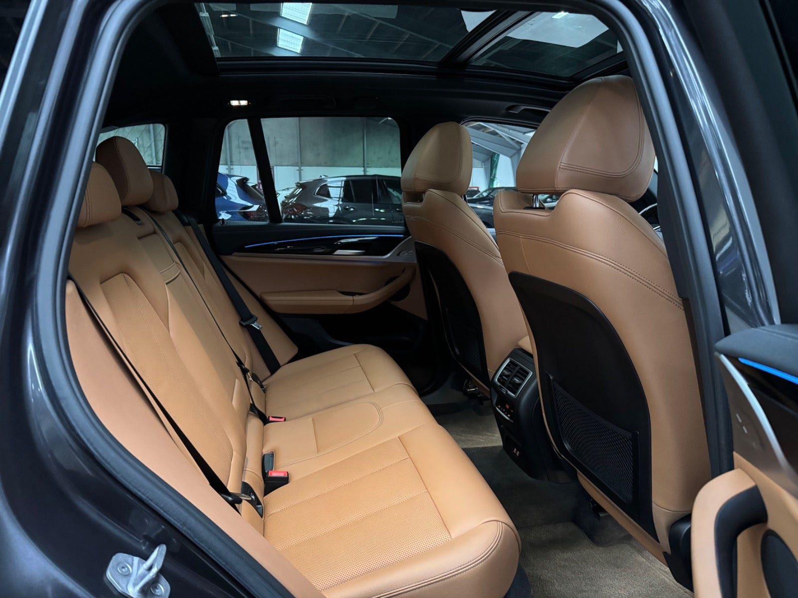 Grå BMW iX3 fra 2023