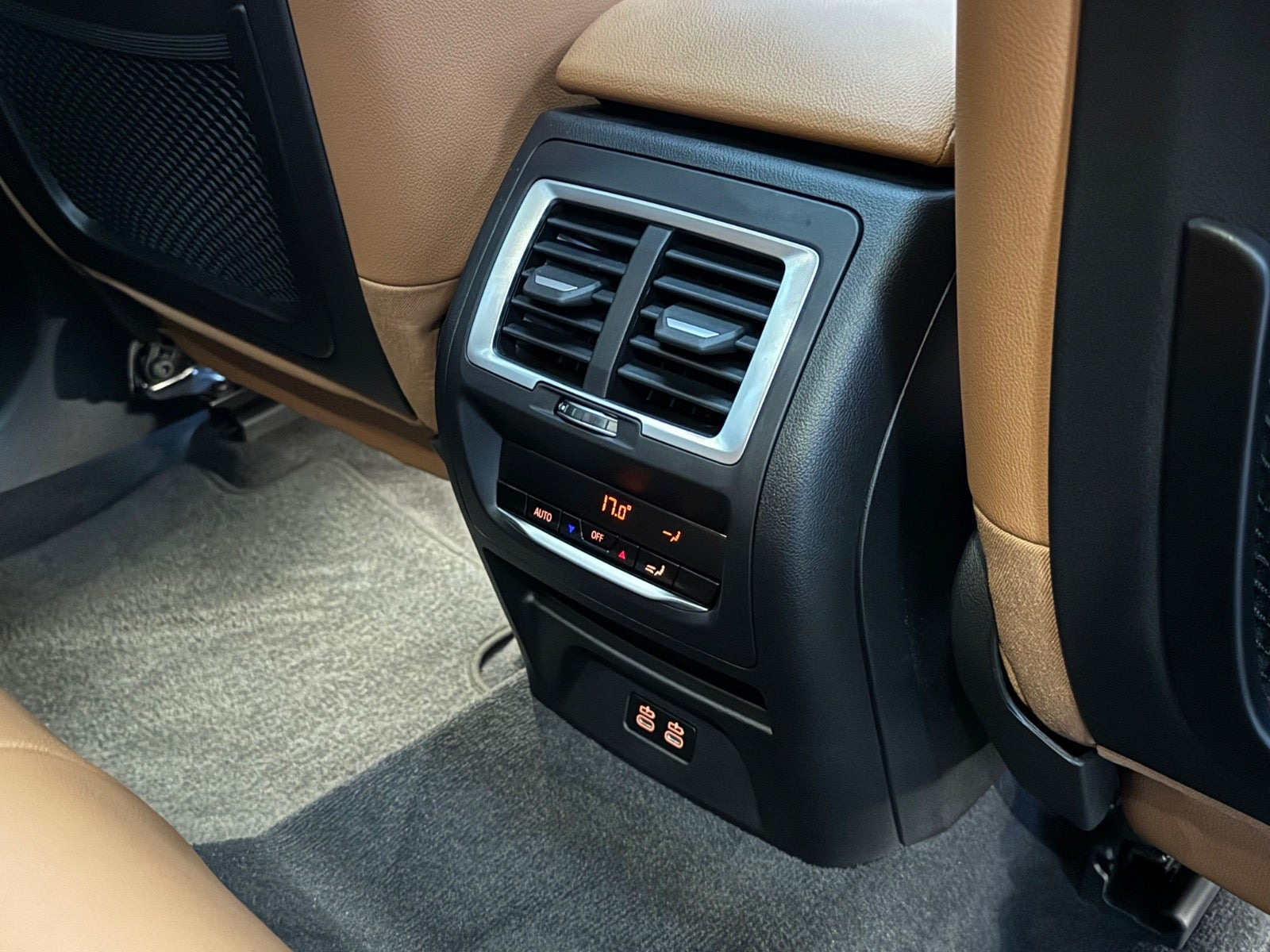 Grå BMW iX3 fra 2023