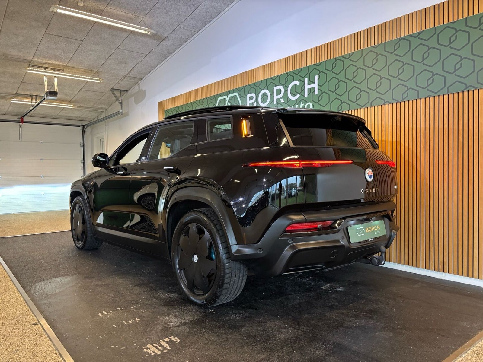 Sort Fisker Ocean fra 2023