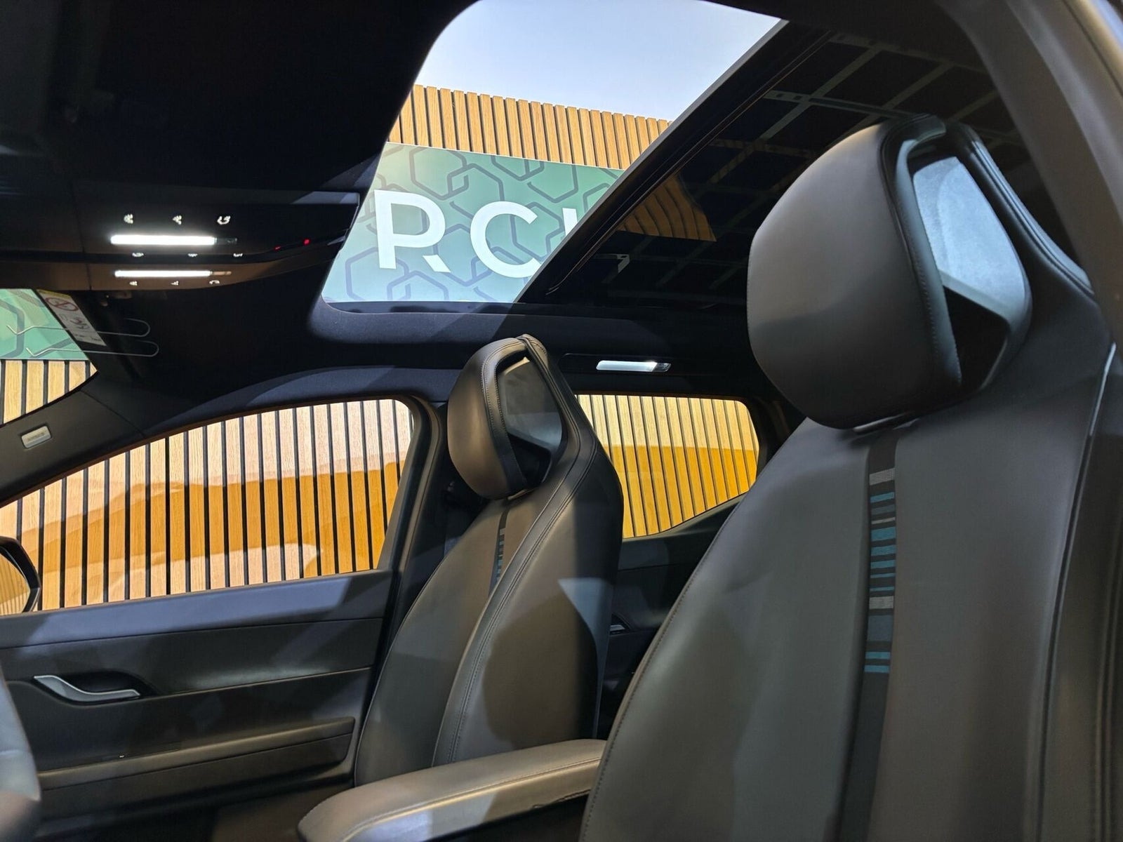 Sort Fisker Ocean fra 2023
