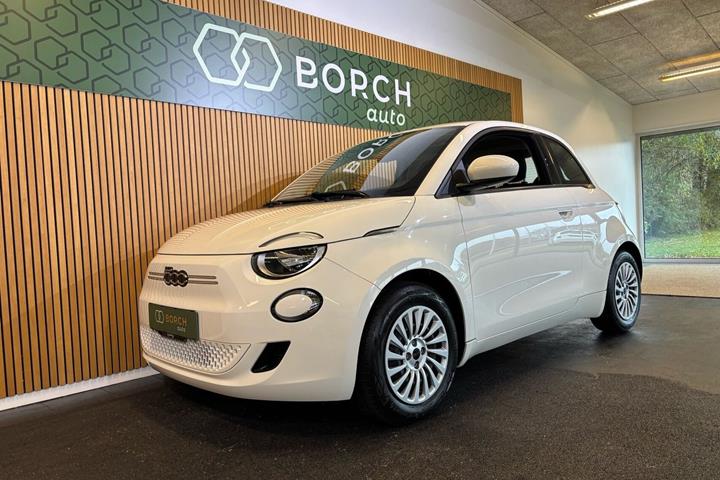 Hvid Fiat 500e fra 2023