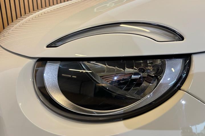 Hvid Fiat 500e fra 2023