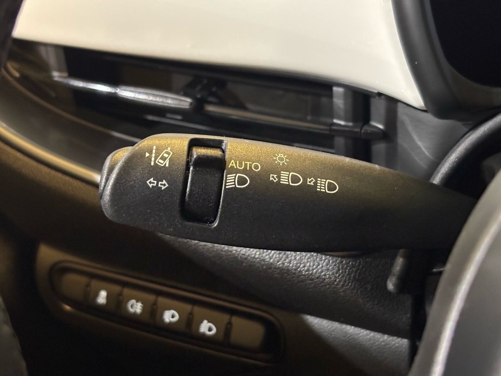 Hvid Fiat 500e fra 2023