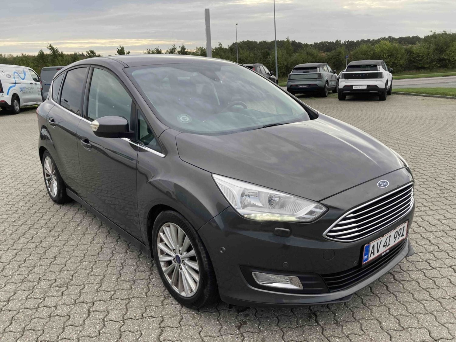 Grå Ford C-MAX fra 2015
