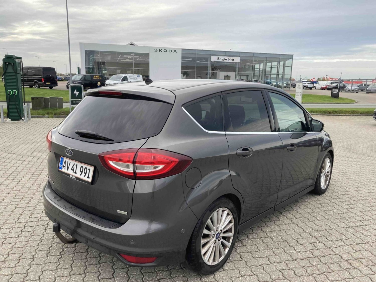 Grå Ford C-MAX fra 2015