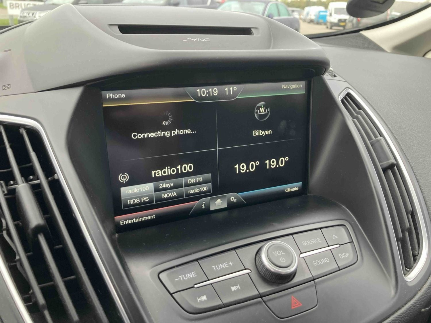 Grå Ford C-MAX fra 2015