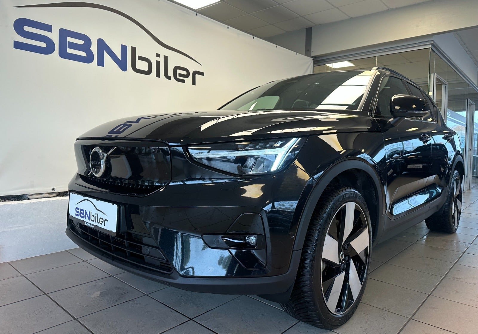 Sort Volvo XC40 fra 2023