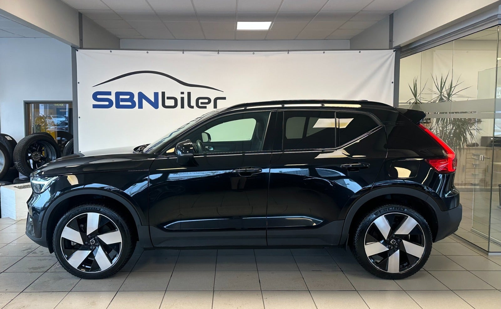 Sort Volvo XC40 fra 2023