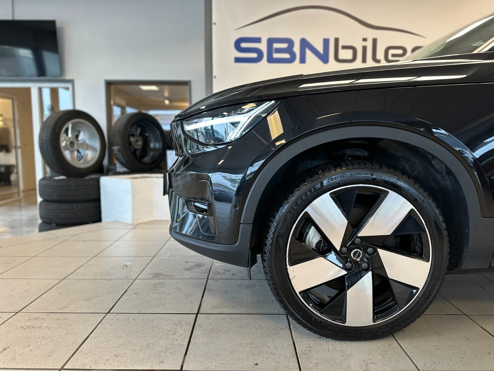 Sort Volvo XC40 fra 2023