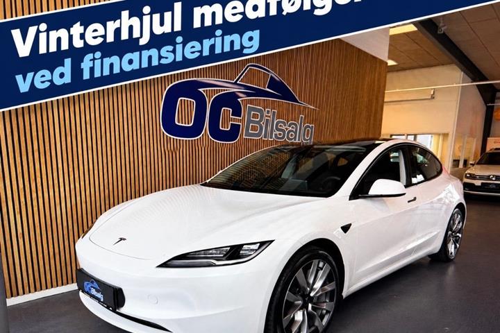 Hvid Tesla Model 3 fra 2024