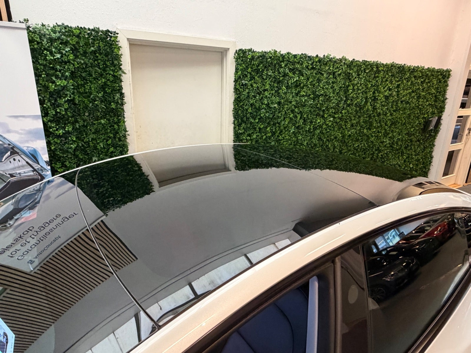 Hvid Tesla Model 3 fra 2024