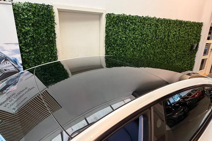 Hvid Tesla Model 3 fra 2024