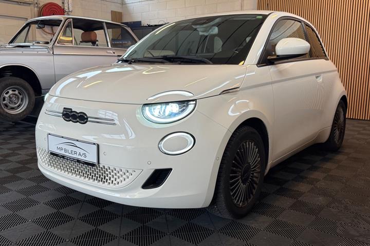 Hvid Fiat 500e fra 2021
