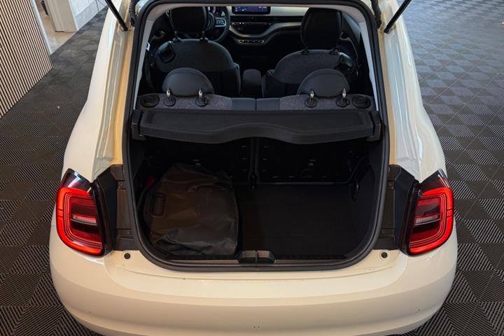 Hvid Fiat 500e fra 2021