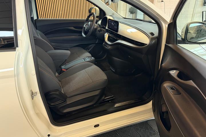 Hvid Fiat 500e fra 2021