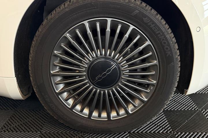 Hvid Fiat 500e fra 2021