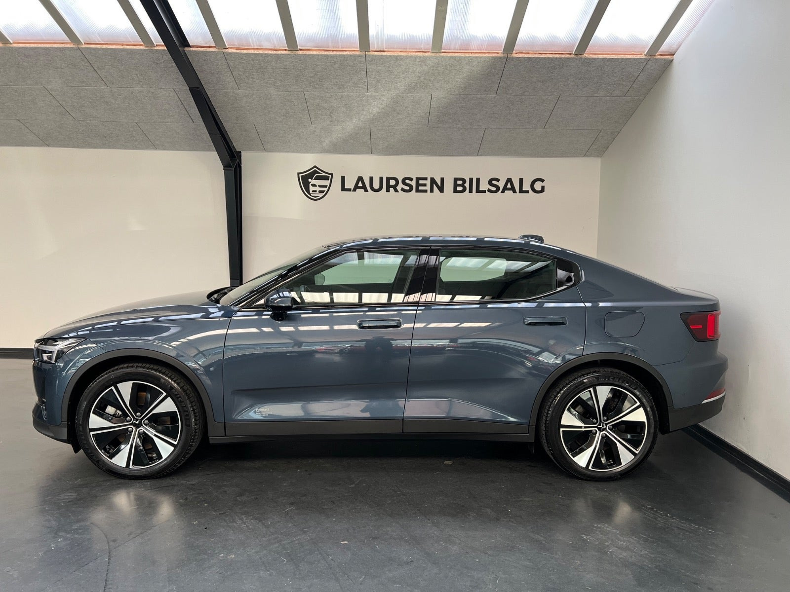 Grå Polestar 2 fra 2023