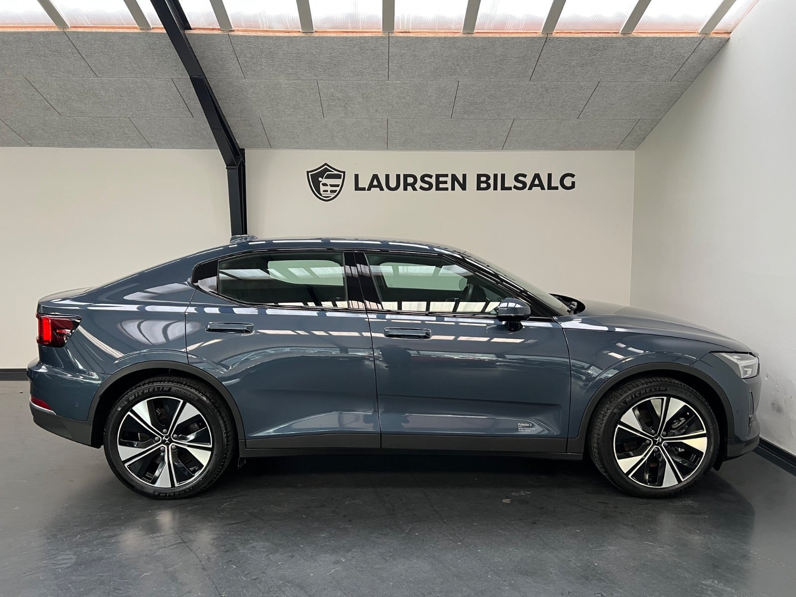Grå Polestar 2 fra 2023