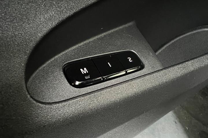 Grå Polestar 2 fra 2023