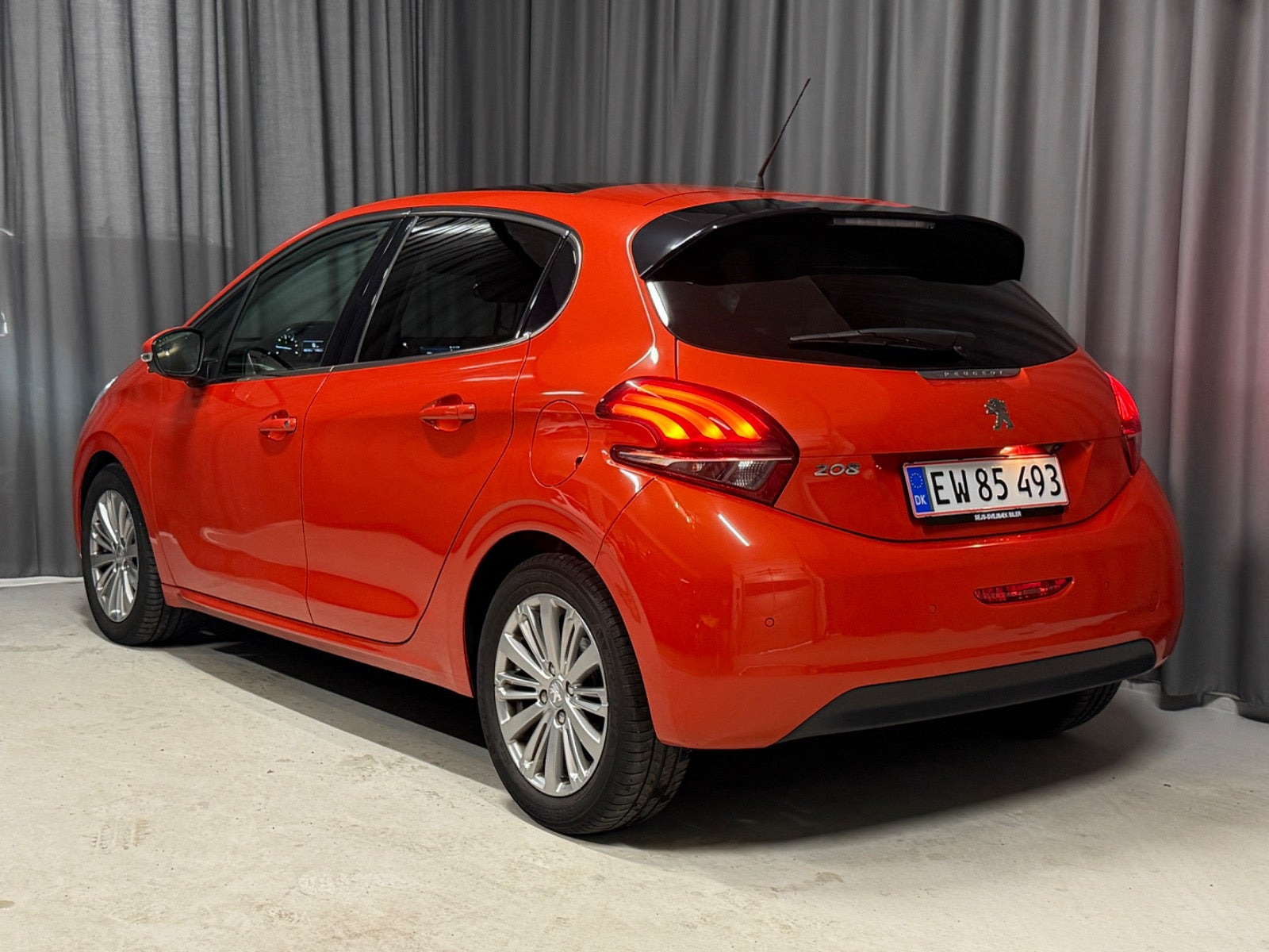 Orange Peugeot 208 fra 2019