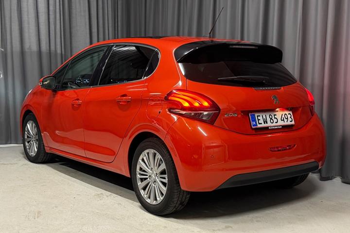 Orange Peugeot 208 fra 2019