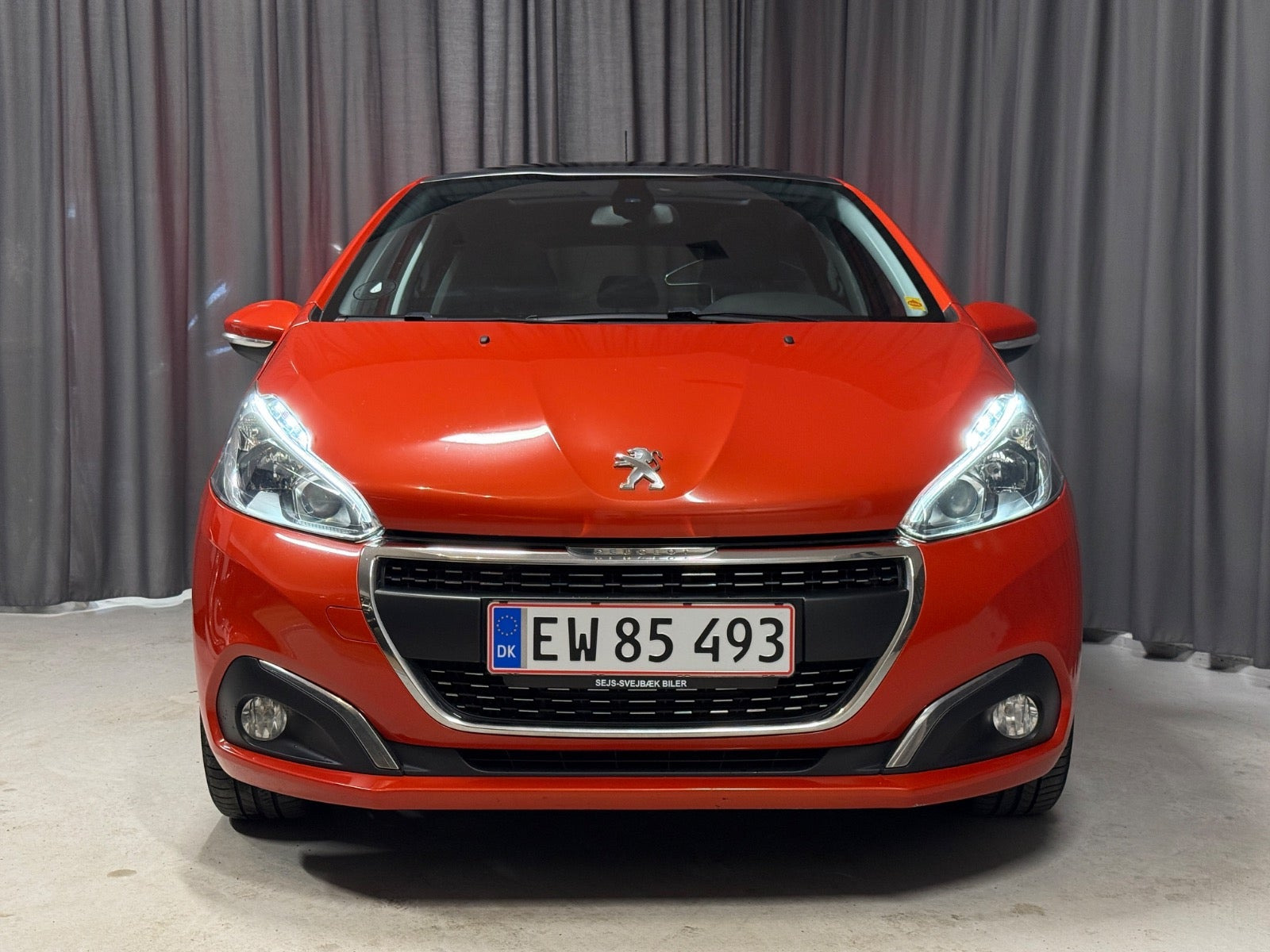 Orange Peugeot 208 fra 2019