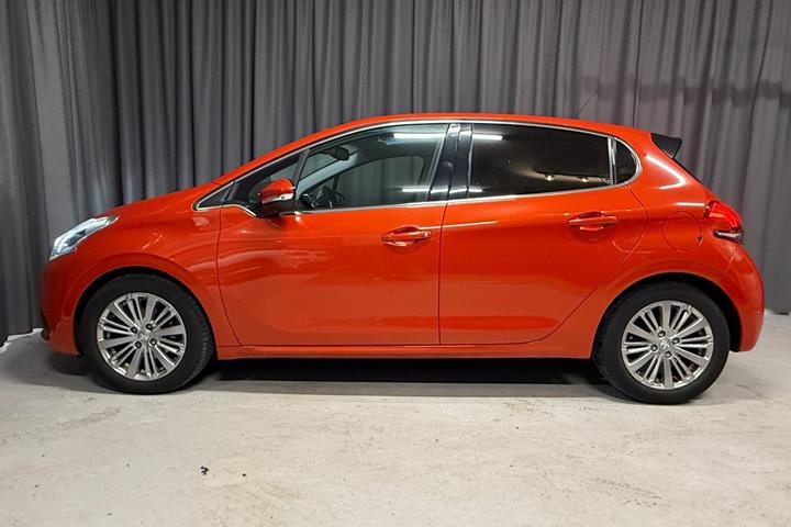 Orange Peugeot 208 fra 2019