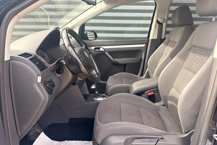 Sort VW Touran fra 2008