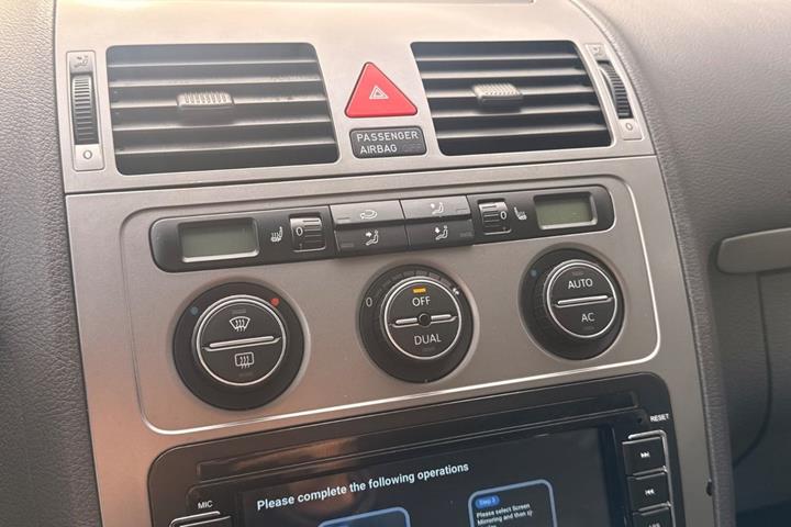 Sort VW Touran fra 2008