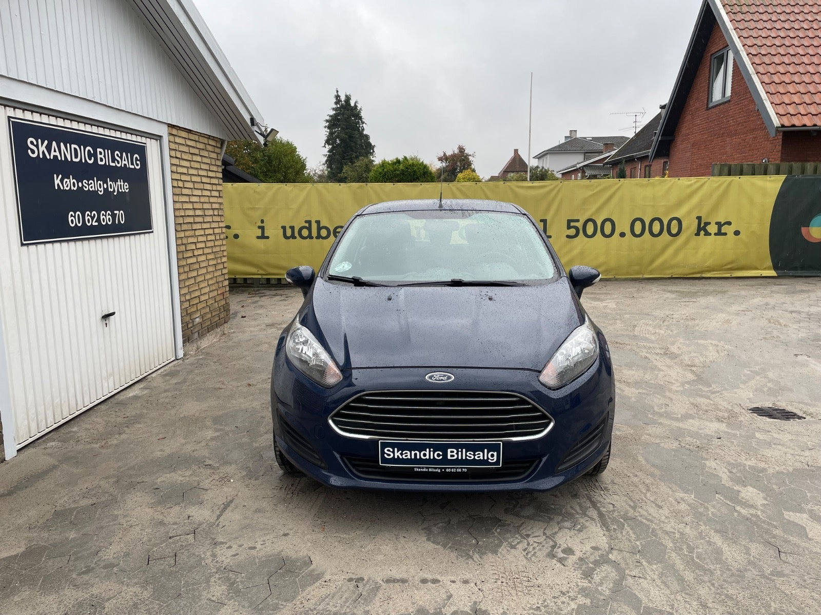 Blå Ford Fiesta fra 2014