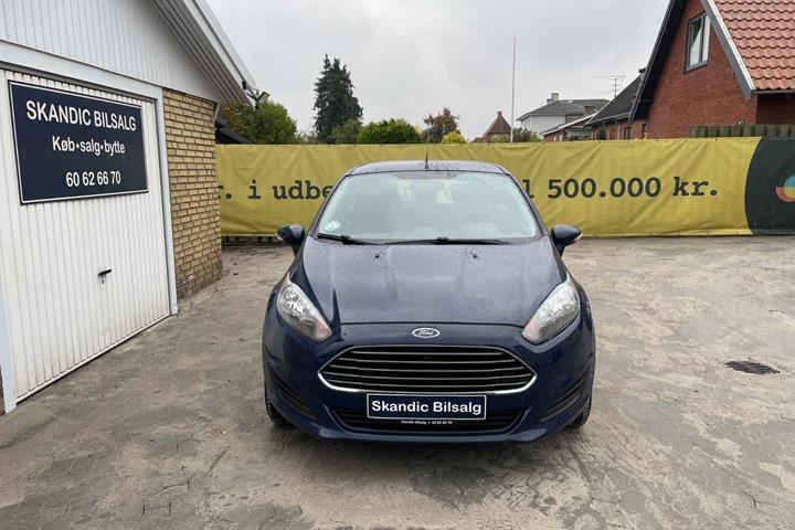 Blå Ford Fiesta fra 2014